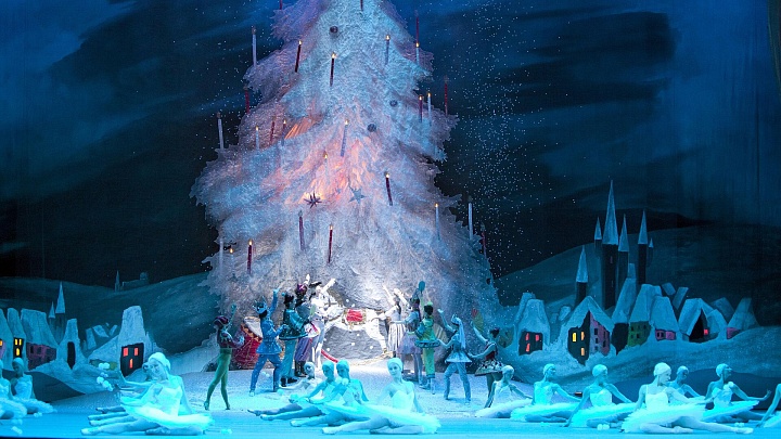 Ставка за два билета на "Щелкунчик" в Большой театр выросла в четыре раза