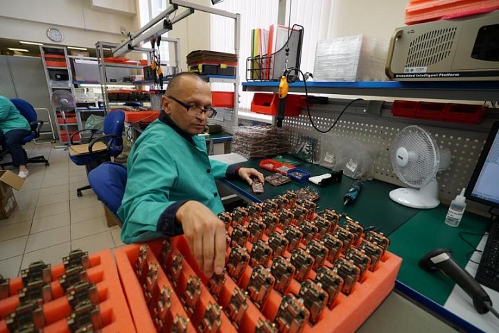 Когда патриотизм сталкивается с реальностью: парадоксы отечественного производства спецсвязи