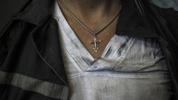 Священник рассказал, почему важно носить нательный крестик