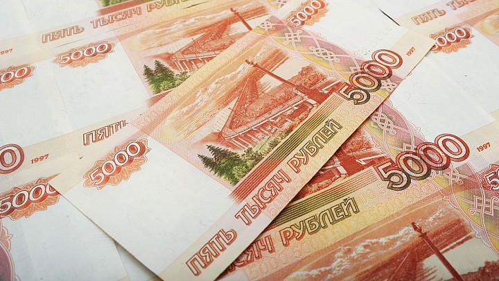 Названа отрасль, где средние зарплаты превысили 500 тысяч рублей