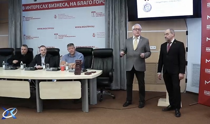 Ветераны и деятели искусства получили медали «Защитнику Отечества» в Москве