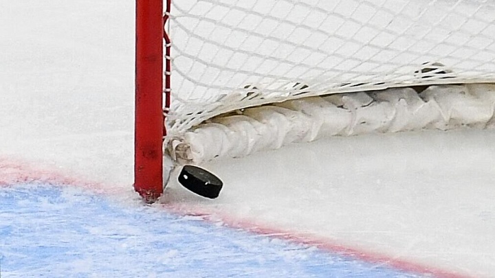 На хоккейном матче Дании с США на ОИ болельщики вывесили флаг Гренландии